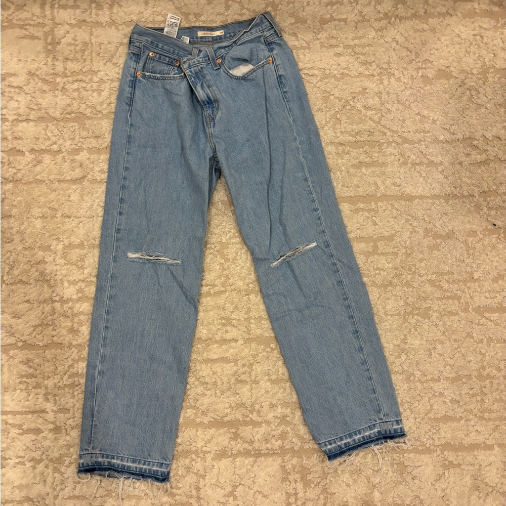 LEVIS straight leg low waisted jeans